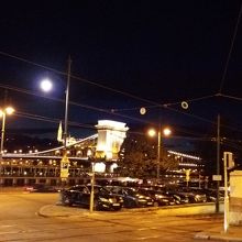 トラムとくさり橋