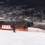 不自然な人口雪のみのスキー場