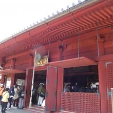 お堂正面 (不忍池側)