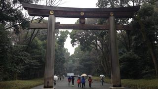 明治天皇が祀られている