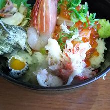 スーパー海鮮丼