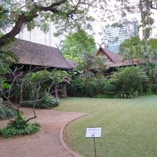 庭園と小屋