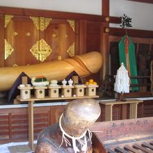 祠に安置された珍珍様