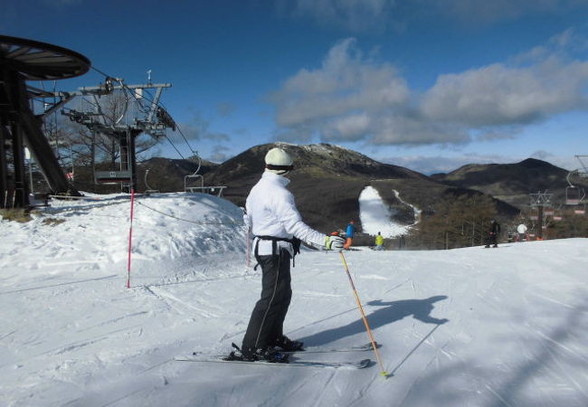 緩斜面しかない小さなスキー場ですが、コース幅が広く天気が良ければ景色も楽しめるスキー場です。