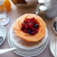 豪華な朝食ルームサービス