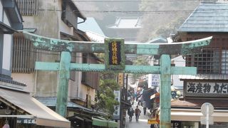 食べ歩きが楽しめる通り