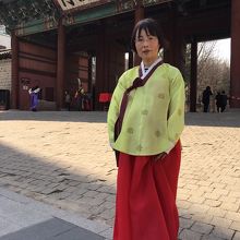 チュマゴリを着て