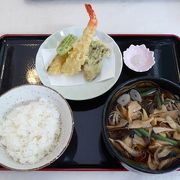 塔のへつり前の観光地食堂