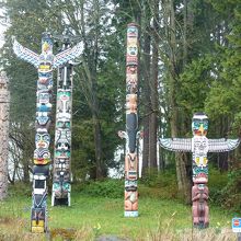 トーテムポールが沢山あります