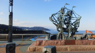 橋をくぐって海へ