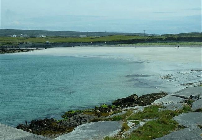 イニシュモア島にも白砂のビーチが。（◎◇◎）