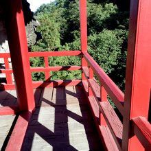 観音堂の内部。結構スリリングです