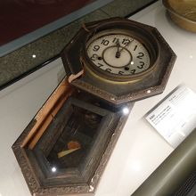 投下された時間で止まったままの時計