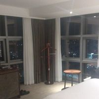 コーナーの広い部屋。すいませんこの写真ボケボケですね〜