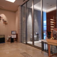 外観は撮り損ね、入口を入ったところ。チェックイン時にアセロラ