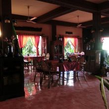 一階の広々とした店内(1)