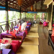 二階のﾃﾗｽ席(1)