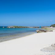 ロープで降下して行くビーチ　～池間島カギンミヒダビーチ～