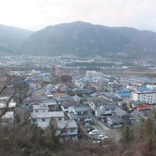 吉野川の平野に下る。