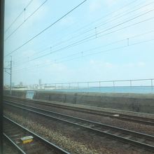 須磨駅近くの新快速からの車窓。