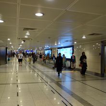 ターミナルの通路