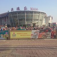 ホテルの目の前のショッピングセンター