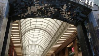 高級店から庶民派まで、ごちゃ混ぜで、何ともいい雰囲気