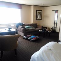 部屋は比較的広い