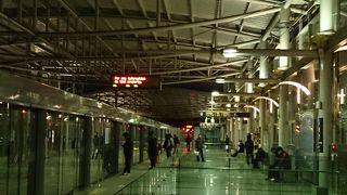 仁川１号線と空港鉄道の乗り換えは乗り換え改札口があります。