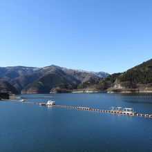 奥多摩湖の風景です。