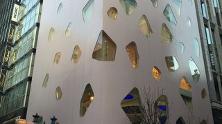 ユニークな外観だけどやっぱり中は老舗宝飾店