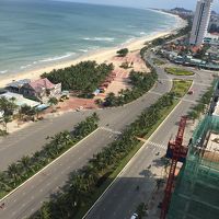 ２０階の屋外プールからの眺望です。晴れていれば朝日も。