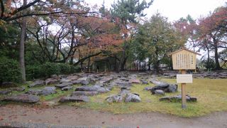 基礎となった石