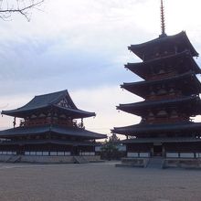 五重の塔と金堂