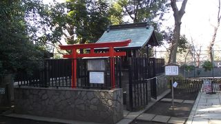 強運開祖などの小ぢんまりしたお社です