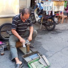 刃物研ぎのオジサン