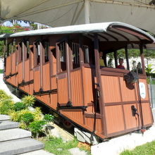 昔のケーブルカーの展示