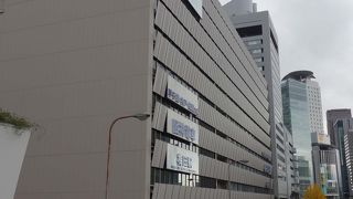 数年かかりの大規模立て替え中