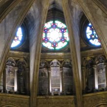 カタルーニャ・ゴシック様式の聖堂内部
