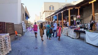 昔風情の古都ブハラを味わえる