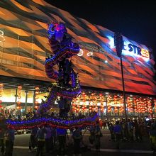 1Fのフードランドは24時間営業。