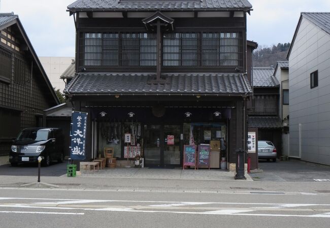 村上市内限定酒や季節限定日本酒など、限定商品の取り扱いが多いです