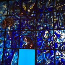 シャガールのステンドグラスも