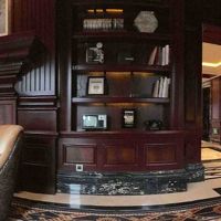 Club loungeの入り口付近の書斎　ここも芸術的な空間