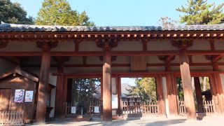 南大門からの金堂の眺め