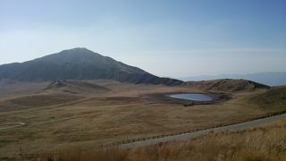 雄大な景色が広がる阿蘇山を代表する景色