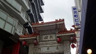 神戸に来た観光客の多くがここをくぐるでしょう。