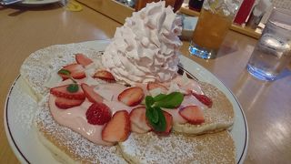 期間限定のパンケーキメニューもあります。