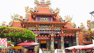 龍虎塔向かいにある派手寺！！！