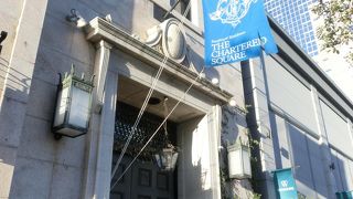 昔は英国の銀行、今結婚式場